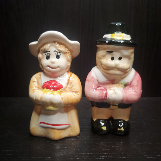 Holiday salt & pepper shaker